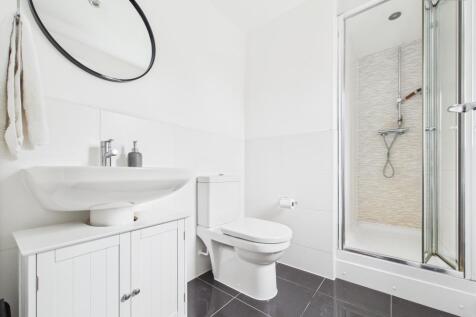 En-Suite To Master Bedroom