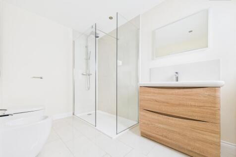 En-Suite To Master Bedroom