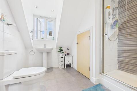 En-Suite To Master Bedroom