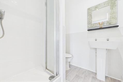 En-Suite To Master Bedroom