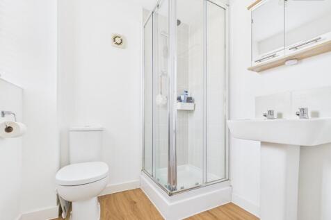 En-Suite To Master Bedroom