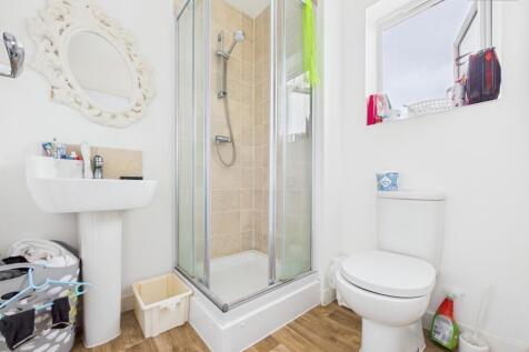 En-Suite To Master Bedroom