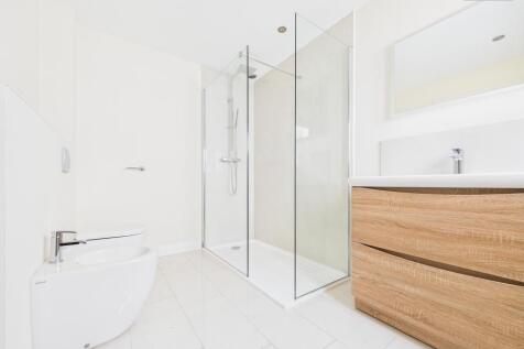 En-Suite To Master Bedroom