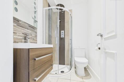 En-Suite To Master Bedroom