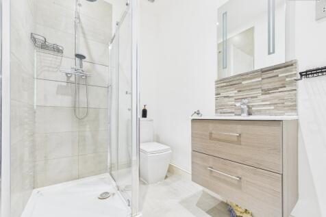 En-Suite To Master Bedroom