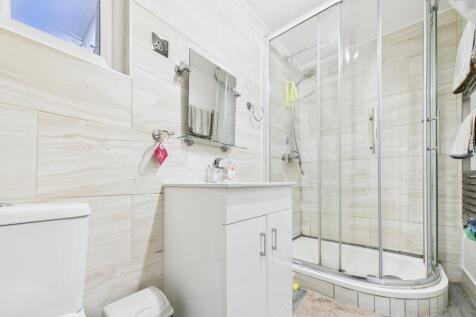 En-Suite To Master Bedroom