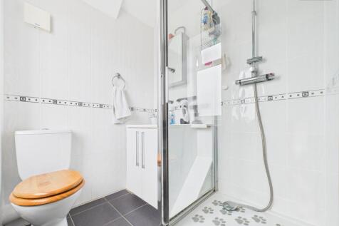 En-Suite To Master Bedroom