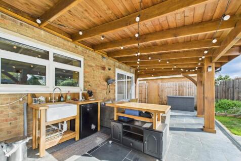 Outdoor Kitchen