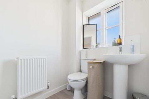 En-Suite To Master Bedroom
