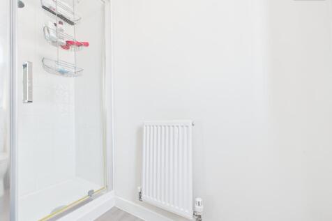En-Suite To Master Bedroom