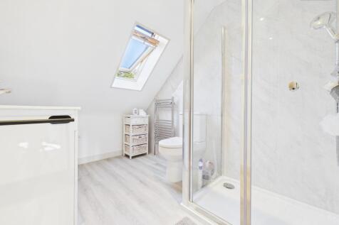 En-Suite to Master Bedroom