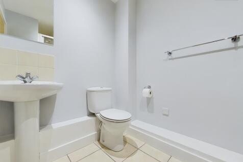 En-Suite To Master Bedroom