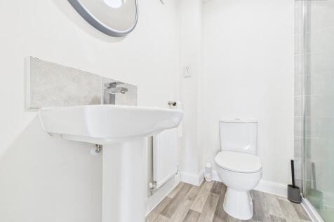 En-Suite To Master Bedroom