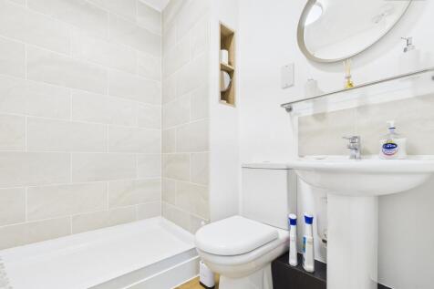 En-Suite To Master Bedroom