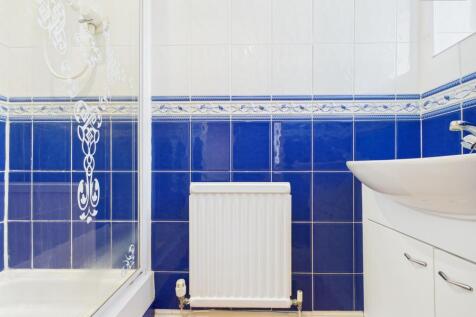 En-Suite To Master Bedroom