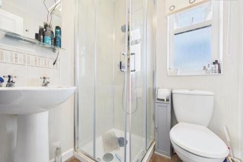 En-Suite To Master Bedroom