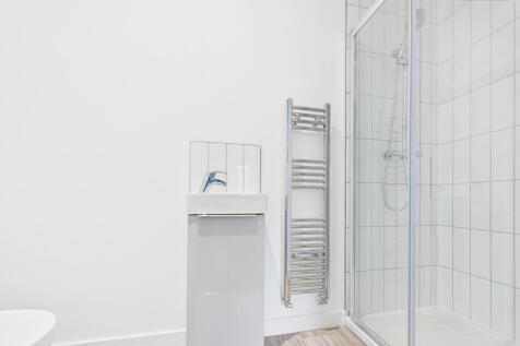 En-Suite To Master Bedroom