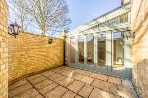 8 Poplar Farm Court Nettleham