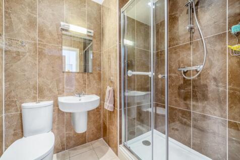 Downstairs En Suite