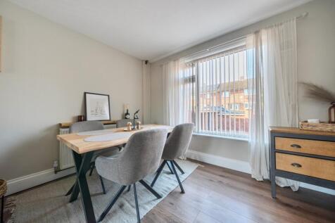 1382394-19-691b2f7581153