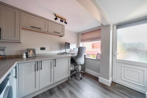 1382394-12-691b2d085a04d