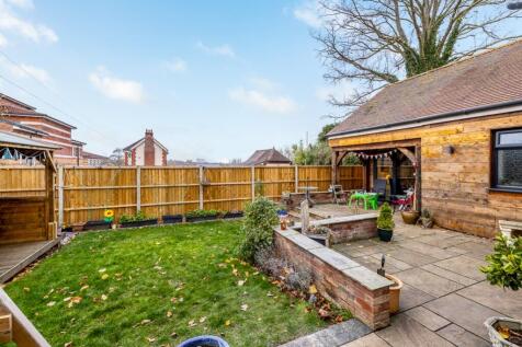 Flat 6 9 Cross O&#39;Cliff Hill-5