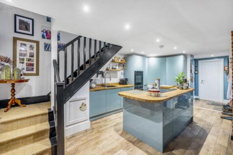 Flat 6 9 Cross O&#39;Cliff Hill-11