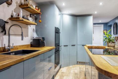 Flat 6 9 Cross O&#39;Cliff Hill-12