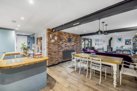 Flat 6 9 Cross O&#39;Cliff Hill-14