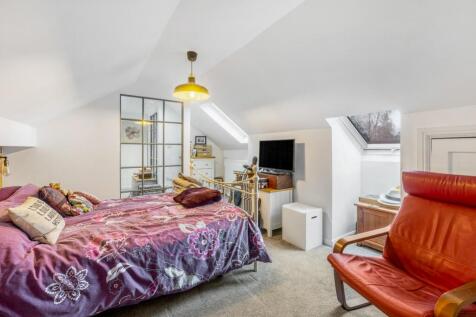 Flat 6 9 Cross O&#39;Cliff Hill-17