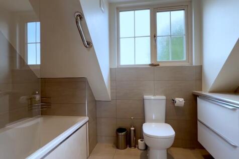 -684822c0acd71-1304796  Sceen Shot of bathroom