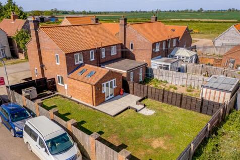 1 Barley Sheaf Court (Holland Fen)-2