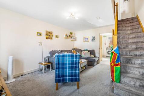 69 De Montford Gardens (Boston)-9