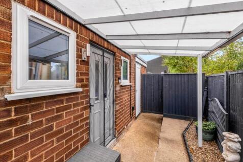 33 Lowgate Avenue (Bicker)-4