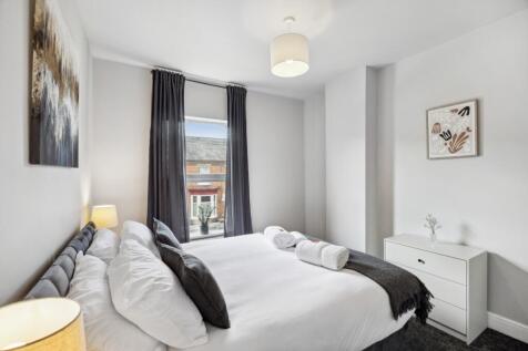 bedroom front double 1-1