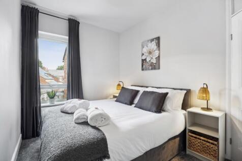 bedroom rear double 2-1