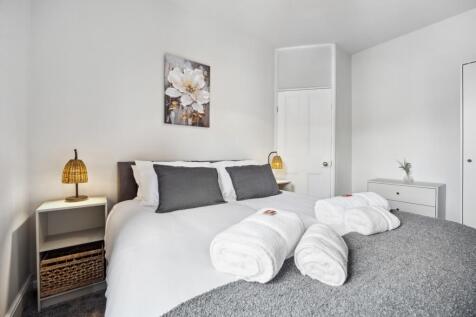 bedroom rear double 1-1