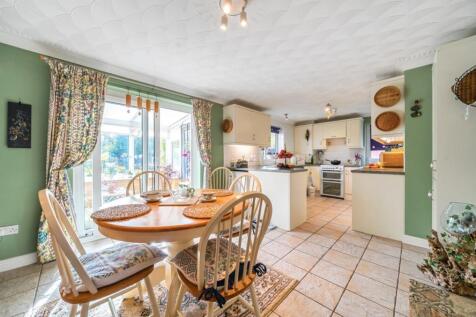 1371802-15-68f95cfdba91c