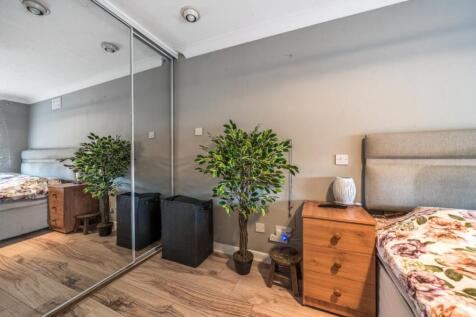 1371814-18-68f999add1ea4