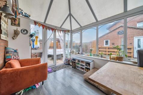 1375210-18-6904db1684595