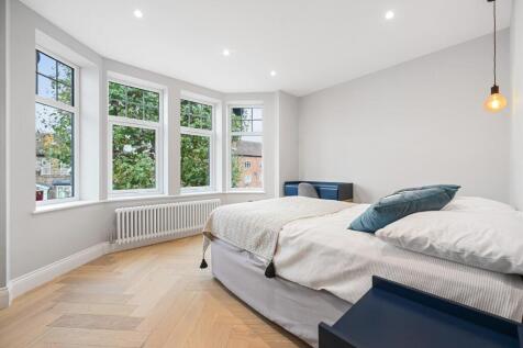REA - Flat 3, 4 Lynton Road - Bedroom3 (1).jpg