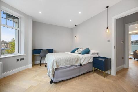 REA - Flat 3, 4 Lynton Road - BedroomA1 (1).jpg