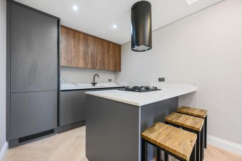 REA - Flat 3, 4 Lynton Road - Kitchen1 (1).jpg