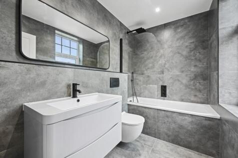 REA - Flat 3, 4 Lynton Road - Ensuite3 (1).jpg