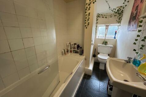 Flat D bathroom