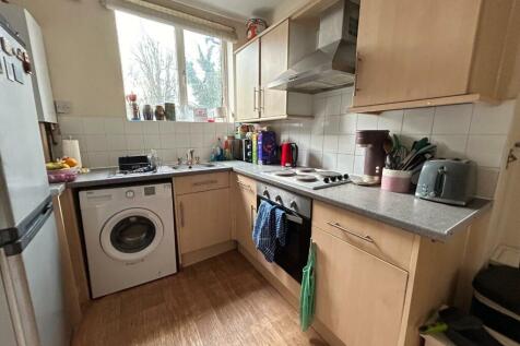 Flat C kitchen