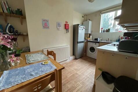 Flat C kitchen