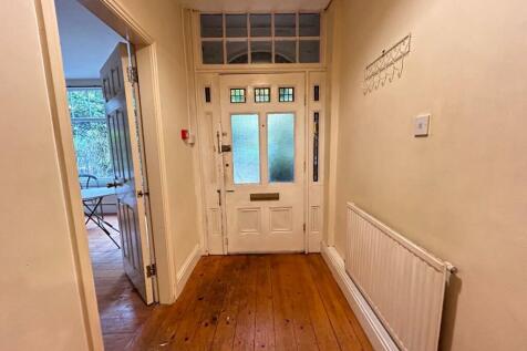 Flat B entrance hall