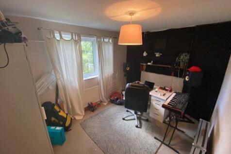 Front Reception/Bedroom