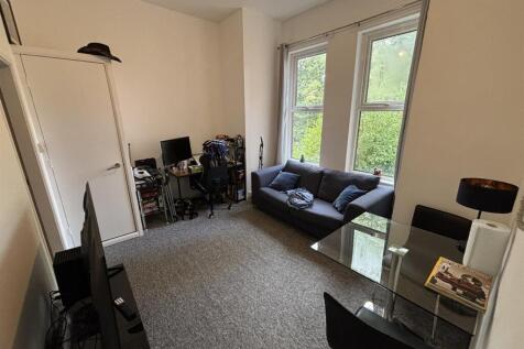 Lounge / Dining Area